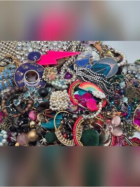 2.1 lbs Mixed Vintage Costume Jewelry Lot Craft Repair DIY Repurpose
